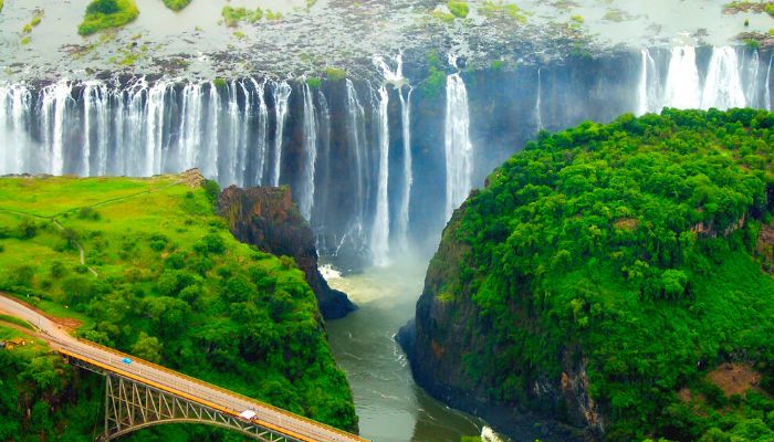 The most beautiful waterfalls in Africa - Les Chutes victoria